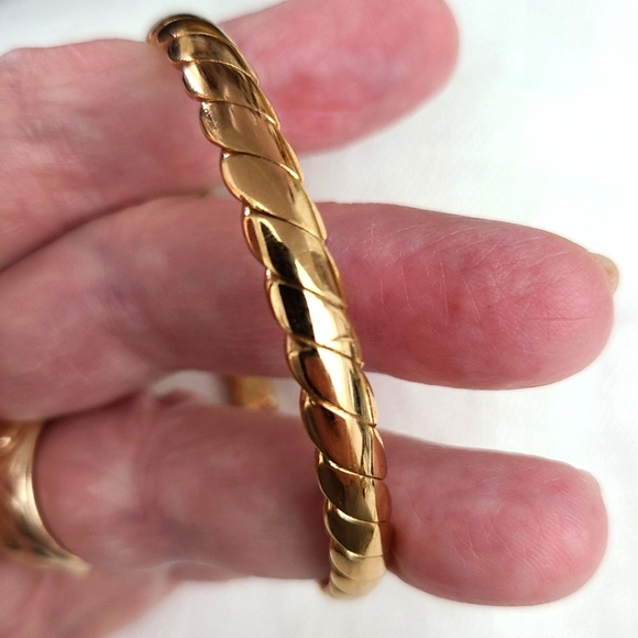 Vintage MONET Gold Tone Bangle Bracelet - Picture 7 of 8